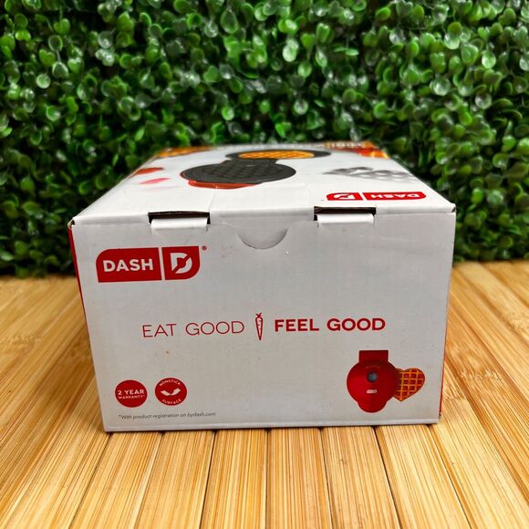 NIB Red Valentine Heart Dash Mini Waffle Maker Machine 4" New Great Gift - Picture 5 of 8